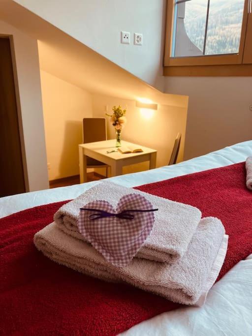 Chesa Margadant Apartman Zuoz Kültér fotó